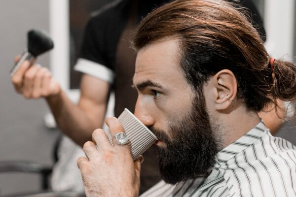 I migliori tagli di capelli lunghi per uomo.