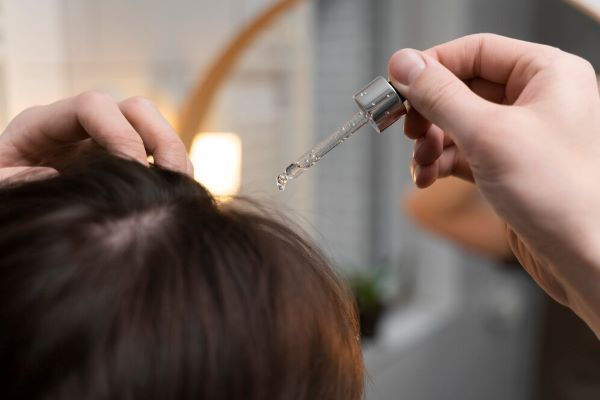 Applicare il siero con un contagocce