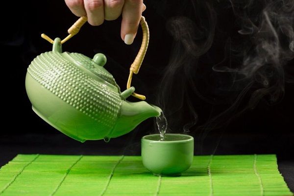 preparazione tradizionale di tea verde