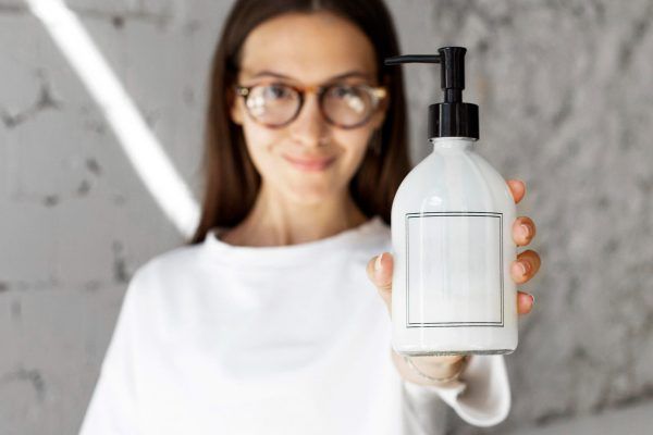 Leggere attentamente l'etichetta del prodotto per la rigenerazione dei capelli.