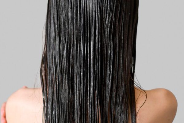 Sostieni con uno shampoo rinforzante.