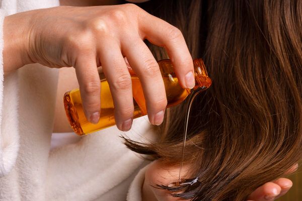 Oli idratanti per capelli.