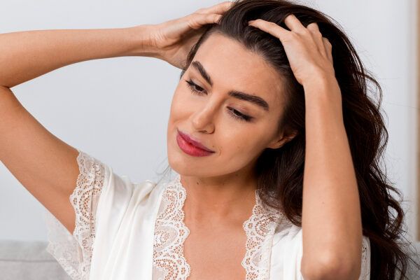 Massaggia il cuoio capelluto per una maggiore efficacia.